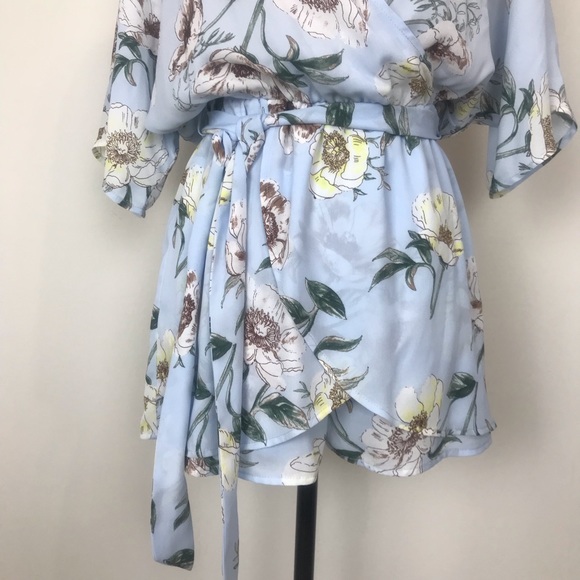 NWOT Floral V-neck Shorts Romper - Picture 2 of 5